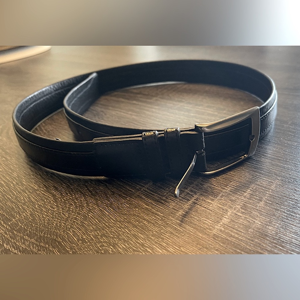 Beautiful mens Perry Ellis Black Italian Full Grain Leather dress belt